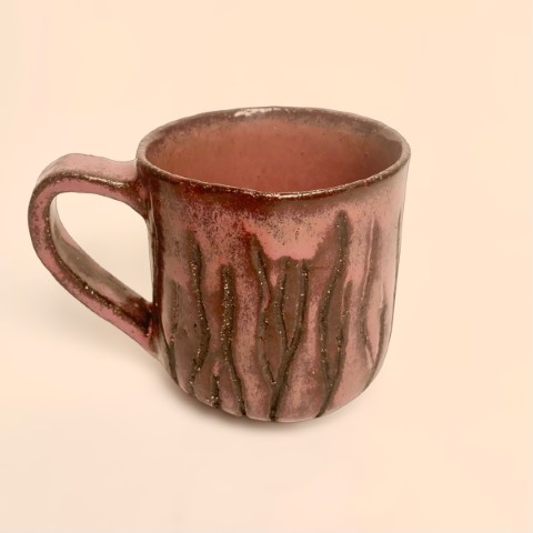 Taza pasta negra con líneas expuestas y esmalte magenta morado